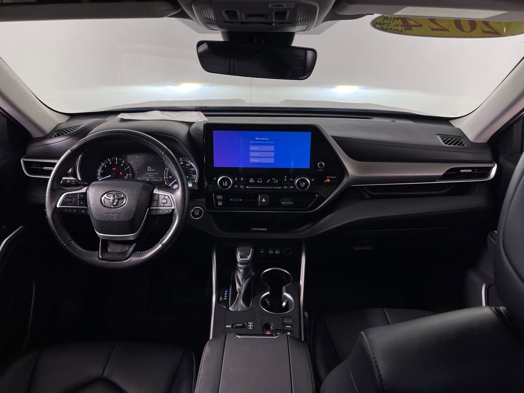Certified 2024 Toyota Highlander XLE image 14