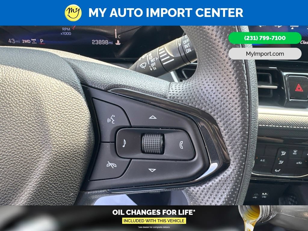 Used 2025 Chevrolet TrailBlazer LT AWD/4WD image 17