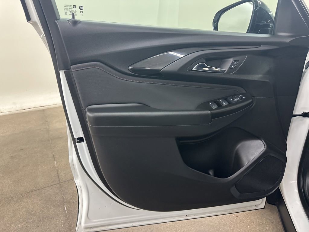 Used 2023 Chevrolet TrailBlazer RS image 30