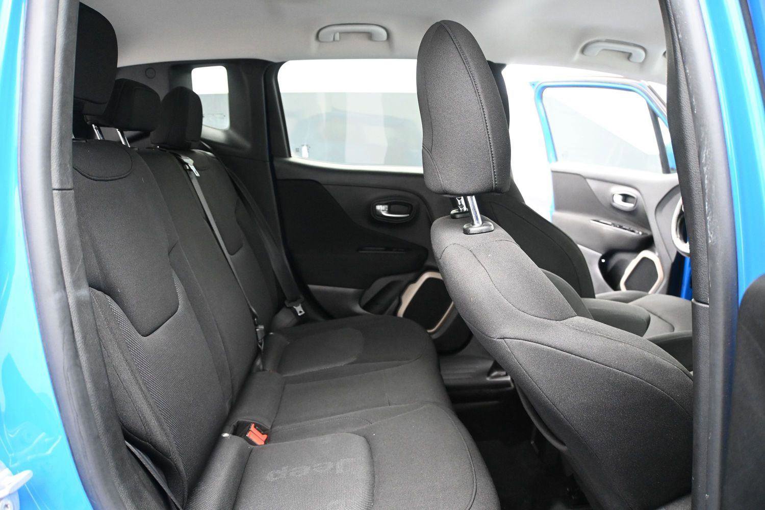 Used 2015 Jeep Renegade Latitude AWD/4WD image 17