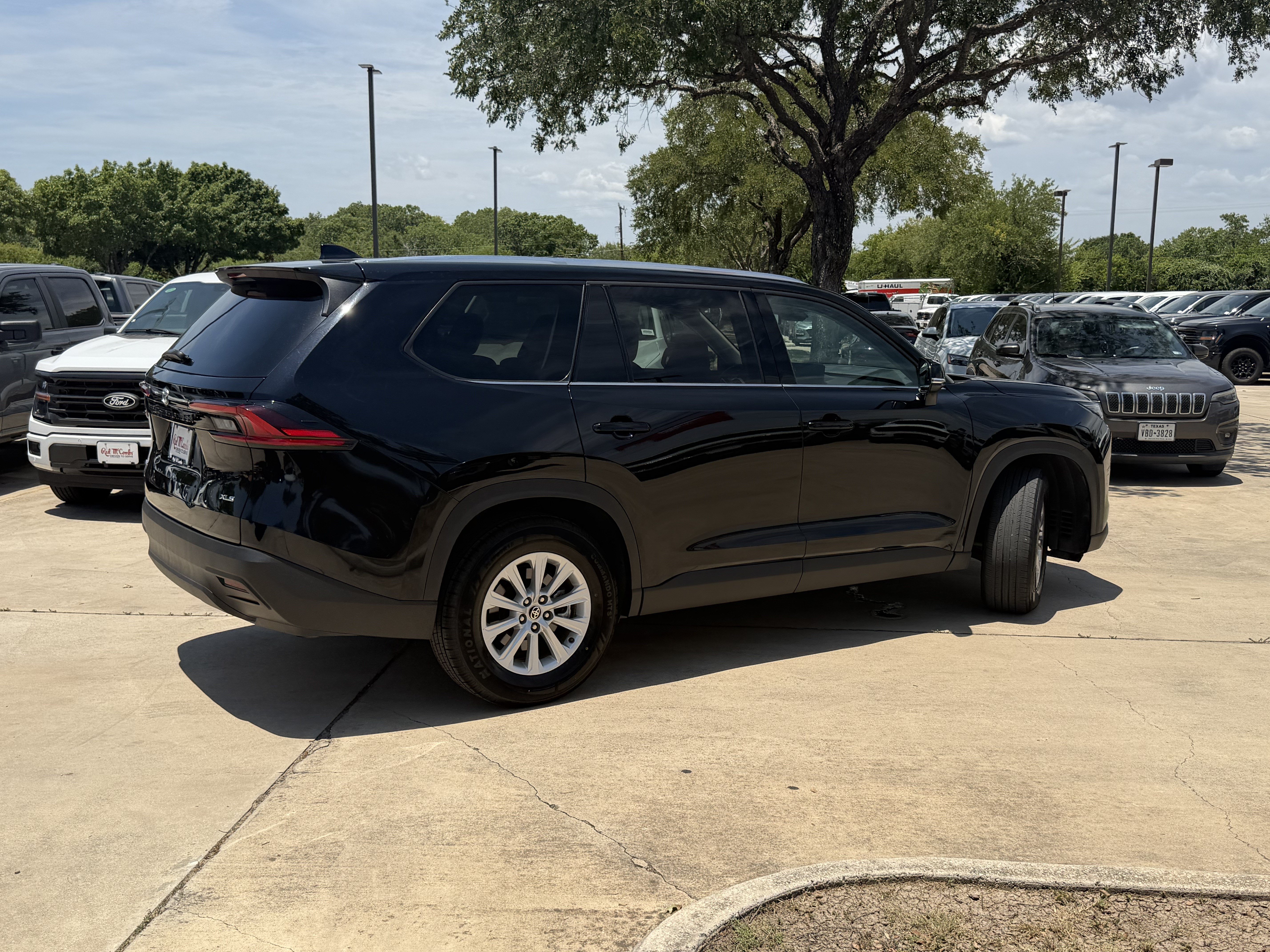 Used 2025 Toyota Grand Highlander AWD image 4