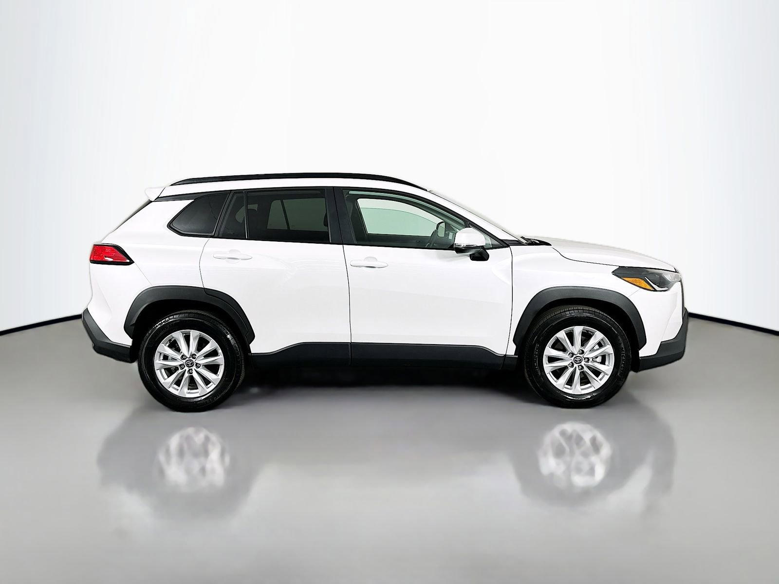 Certified 2024 Toyota Corolla Cross LE image 8