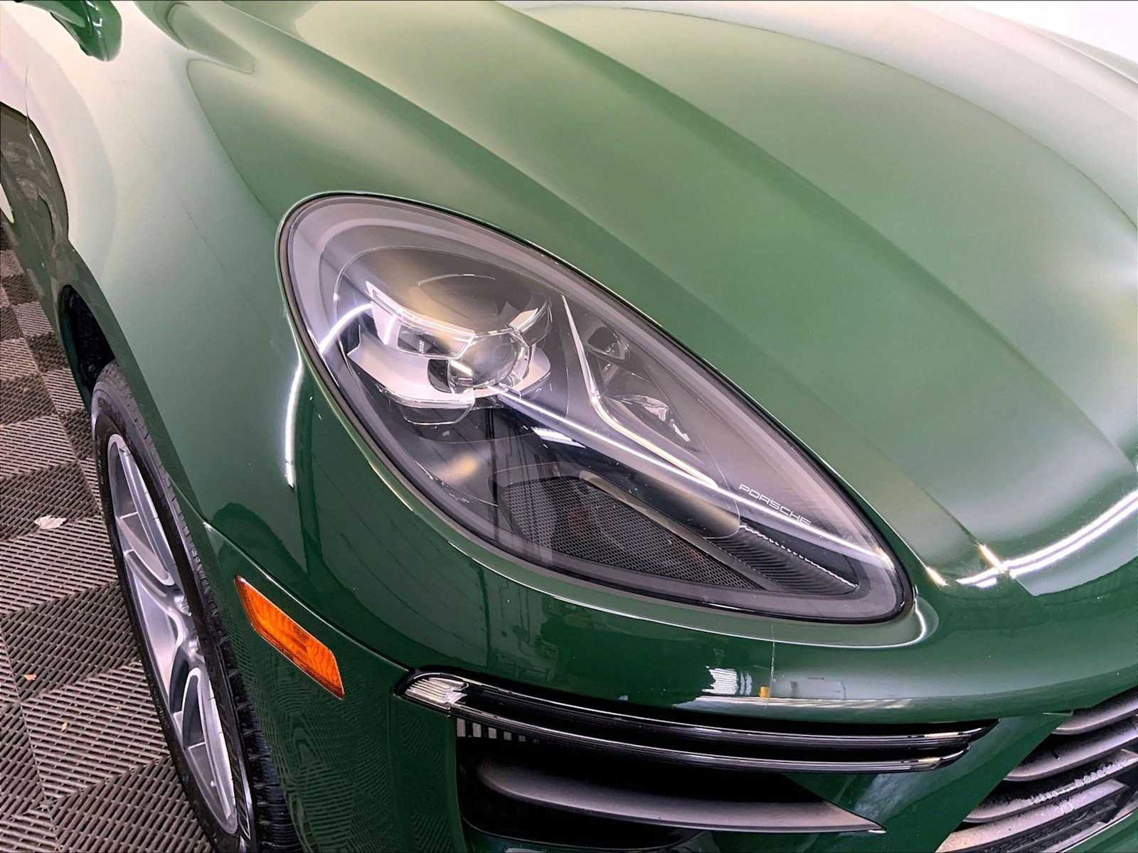 Used 2020 Porsche Macan Turbo AWD/4WD image 23