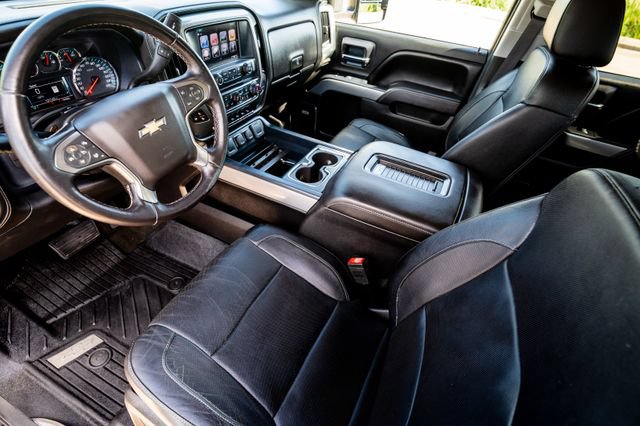 Used 2017 Chevrolet Silverado 1500 LTZ Z71 w/ LTZ Plus Package AWD/4WD image 7