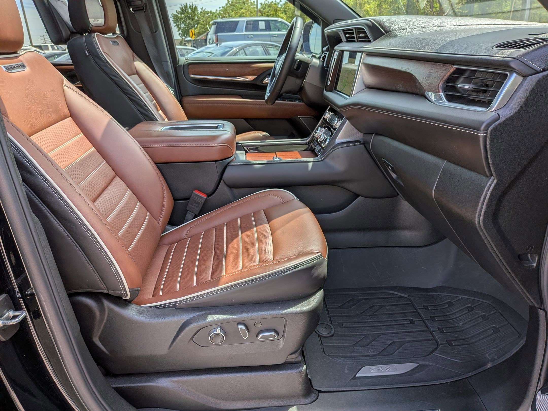 Used 2024 GMC Yukon Denali Ultimate image 42