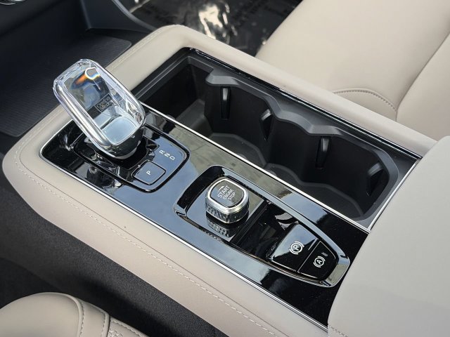 New 2027 Volvo XC90 B5 Plus AWD/4WD image 23