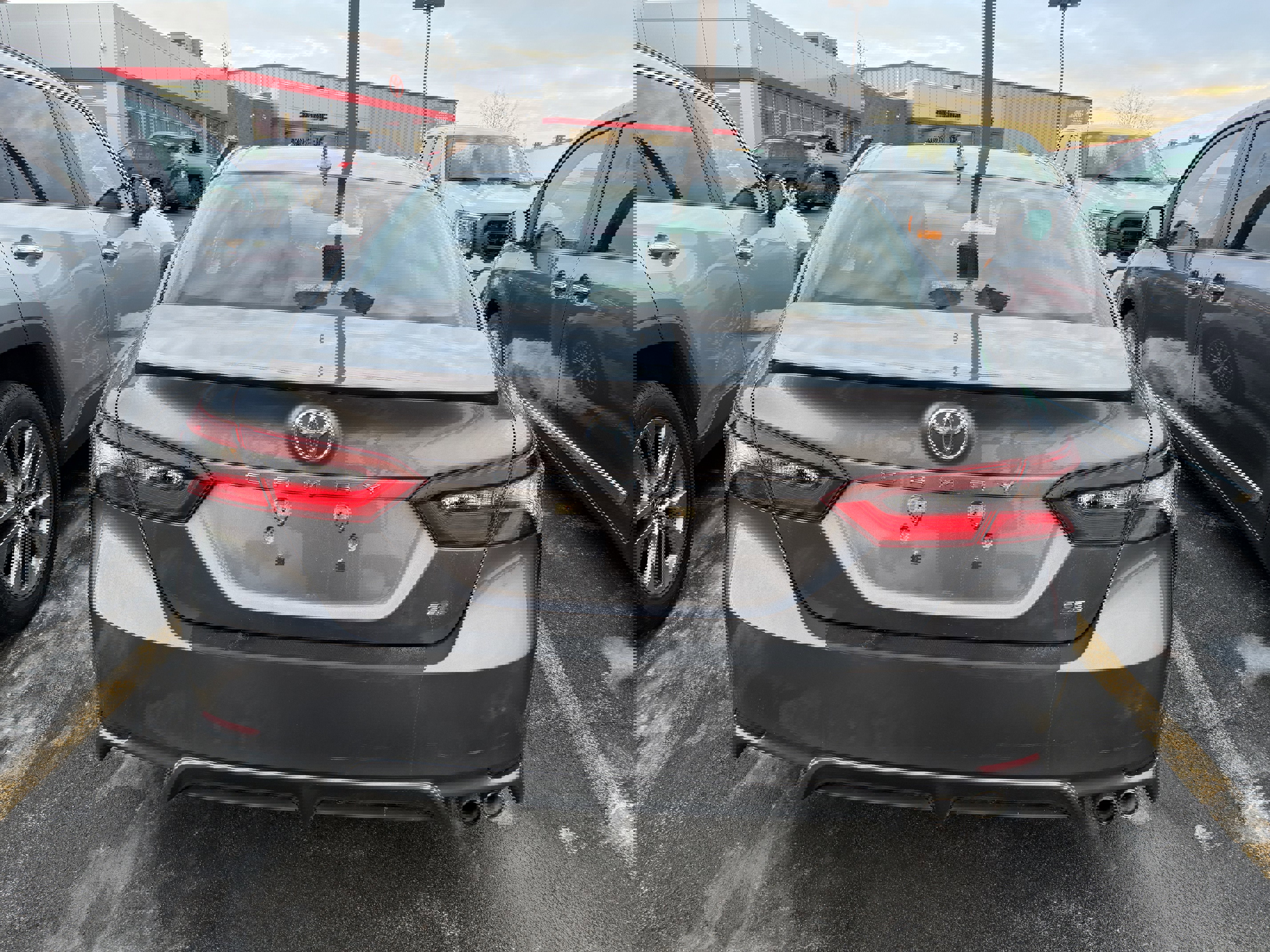 Used 2022 Toyota Camry SE w/ Carpet Mat Package (TMS) image 5