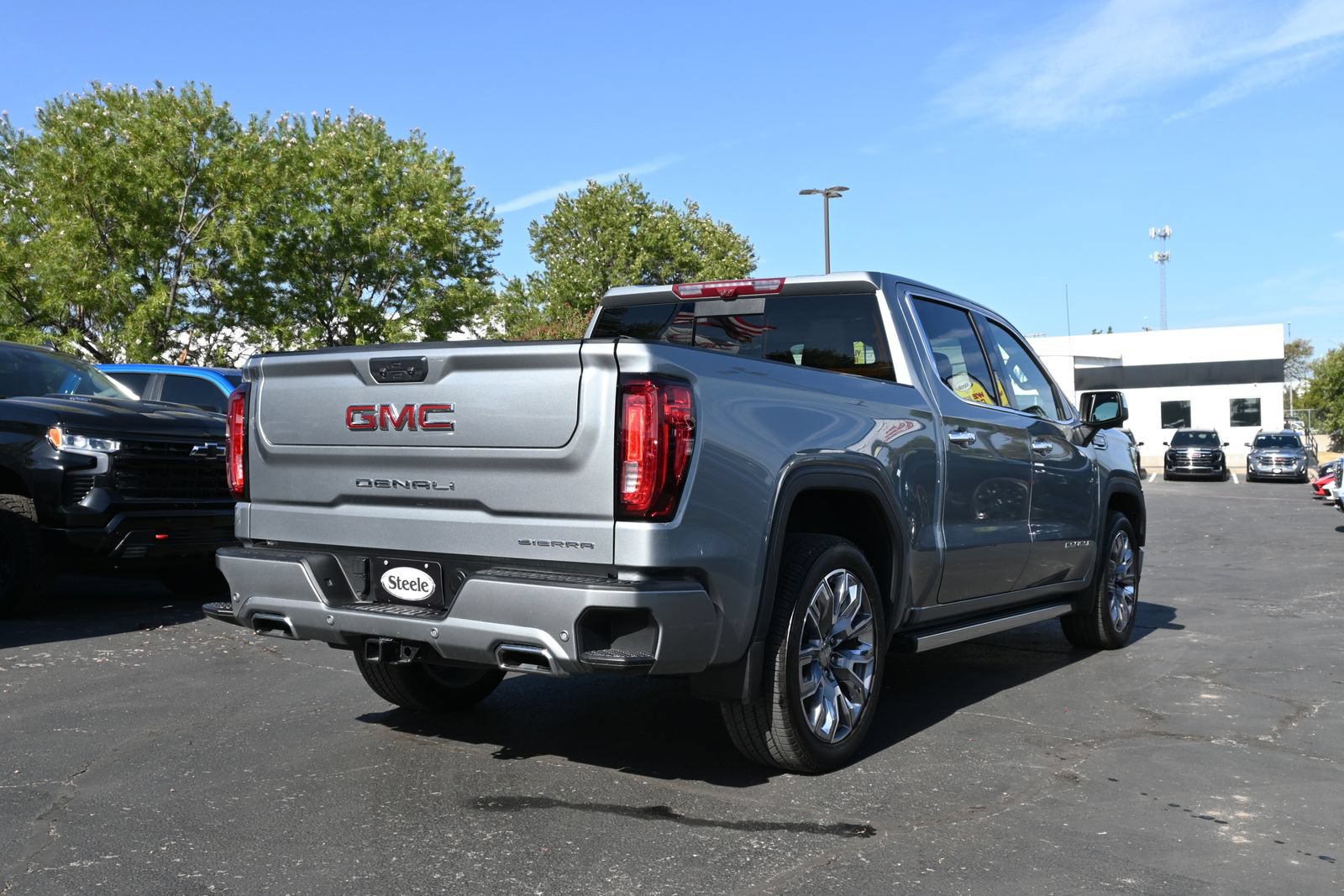 Used 2025 GMC Sierra 1500 Denali AWD/4WD image 5