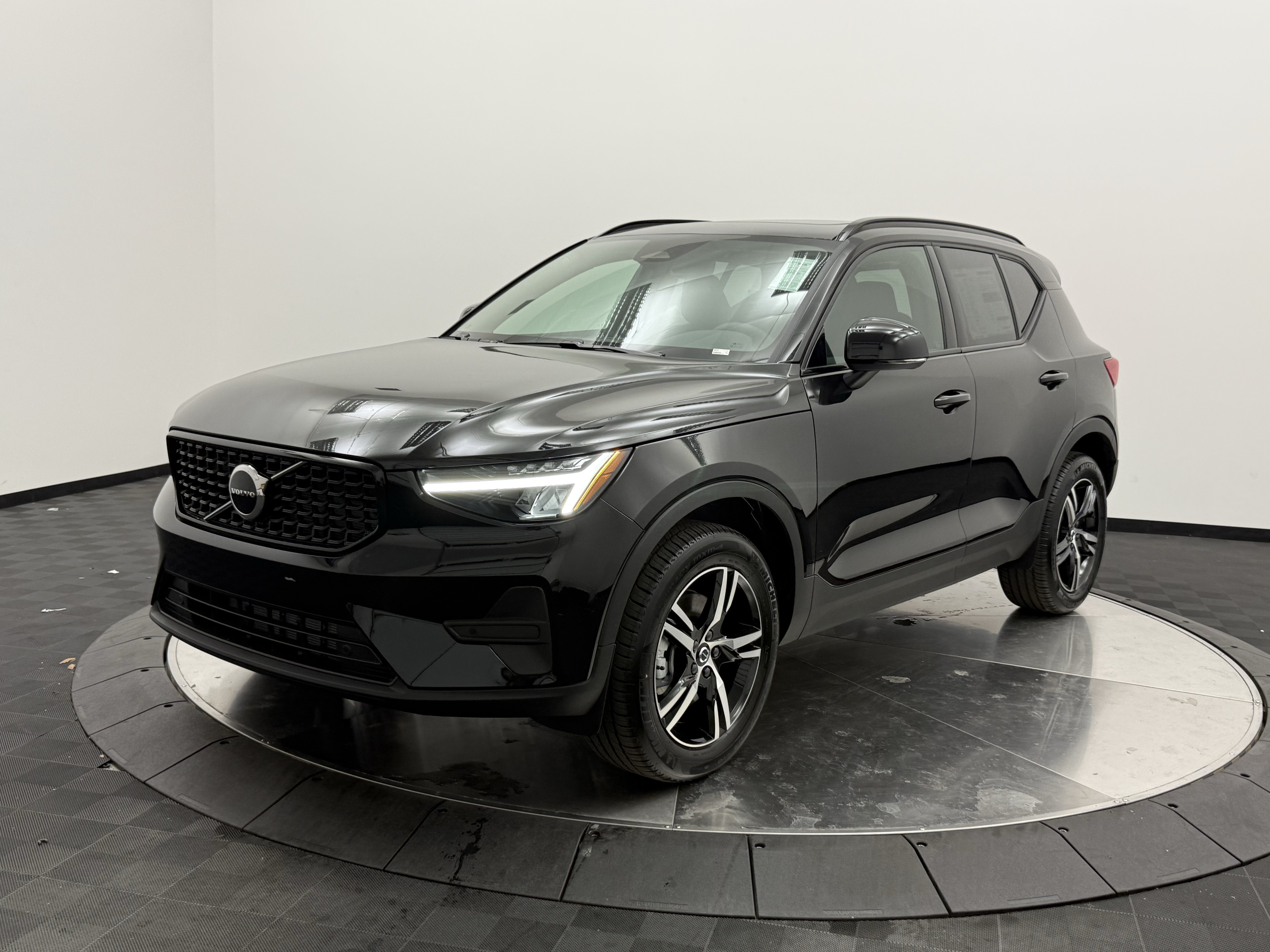 New 2026 Volvo XC40 B4 Core w/ Protection Package Premier FWD image 3