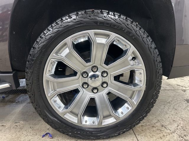 Used 2017 GMC Yukon Denali w/ Open Road Package AWD/4WD image 9