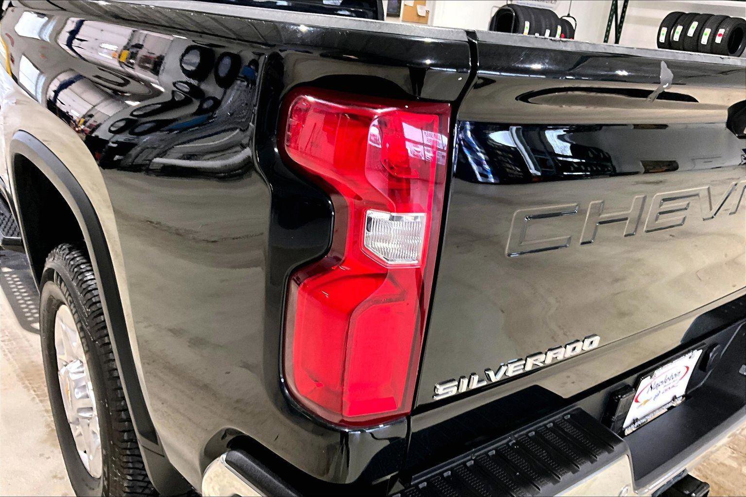 Used 2024 Chevrolet Silverado 2500 LTZ w/ LTZ Convenience Package image 32