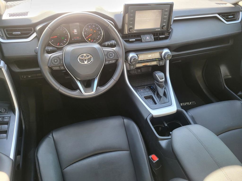 Used 2022 Toyota RAV4 XLE Premium image 17