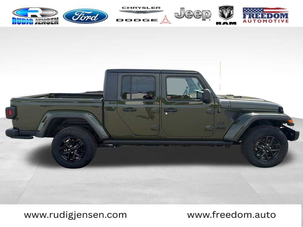 Used 2023 Jeep Gladiator Sport AWD/4WD image 6