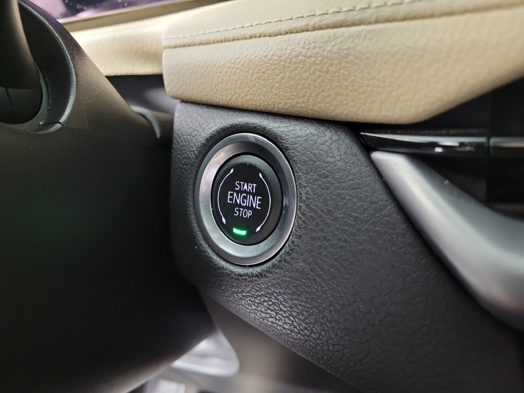 Used 2025 Cadillac XT4 Premium Luxury FWD image 28