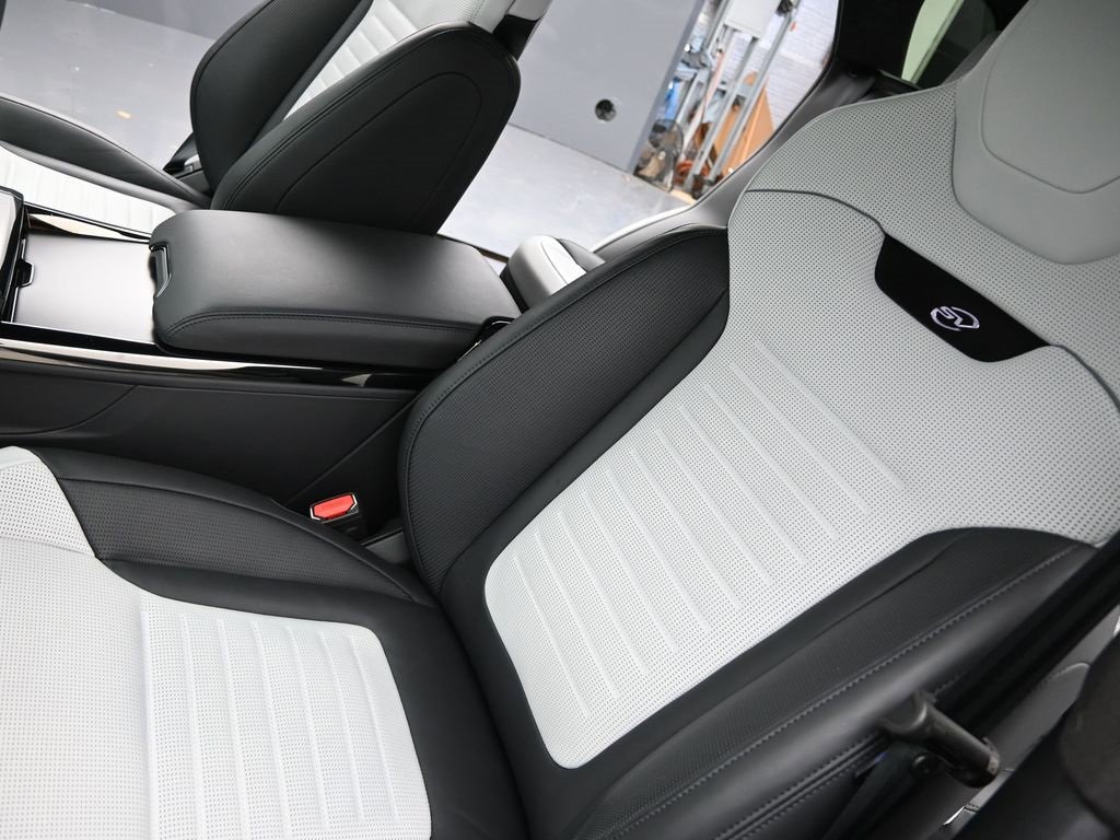 Used 2025 Land Rover Range Rover Sport SV Edition Two image 9