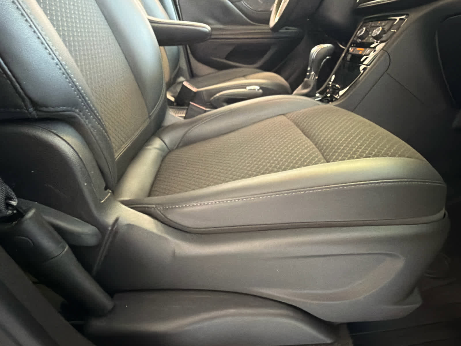 Used 2021 Buick Encore Preferred image 26