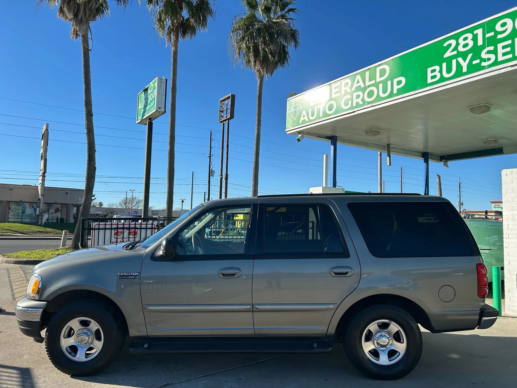 Used 1999 Ford Expedition XLT RWD image 3