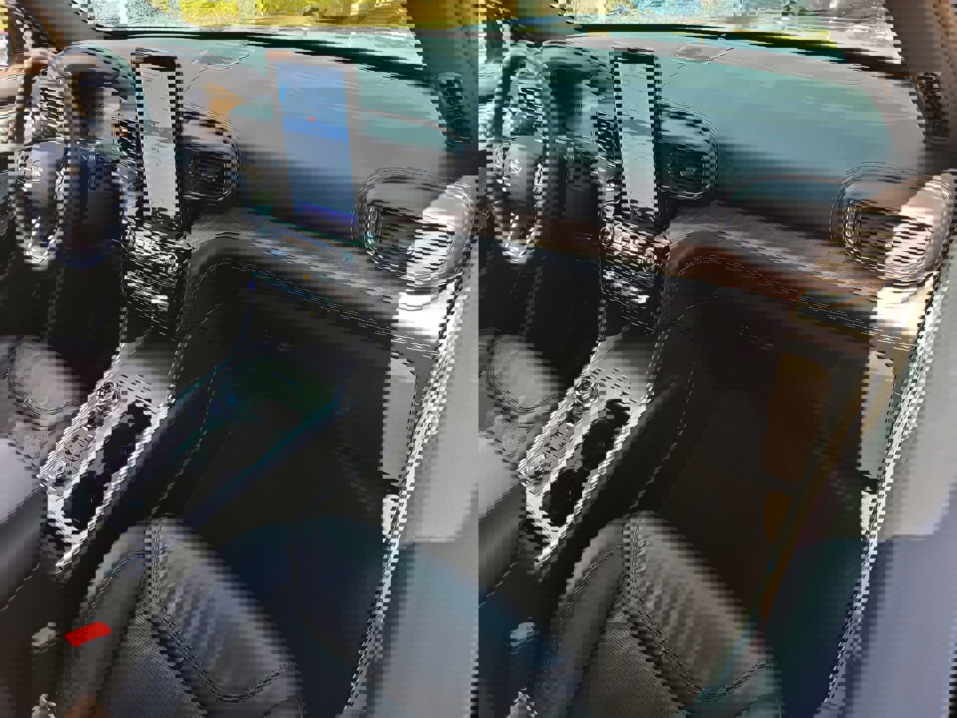 Used 2023 Ford Explorer Platinum w/ Technology Package image 13