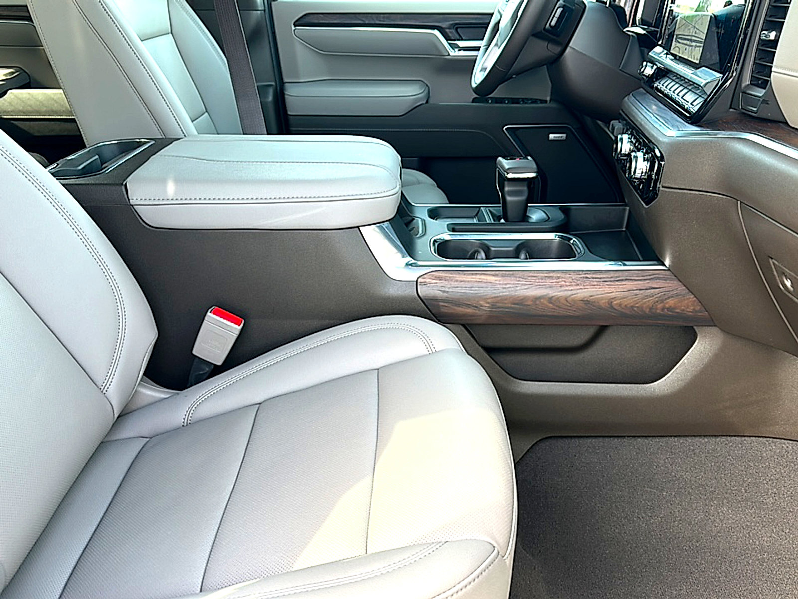 Used 2026 GMC Sierra 1500 SLT image 23