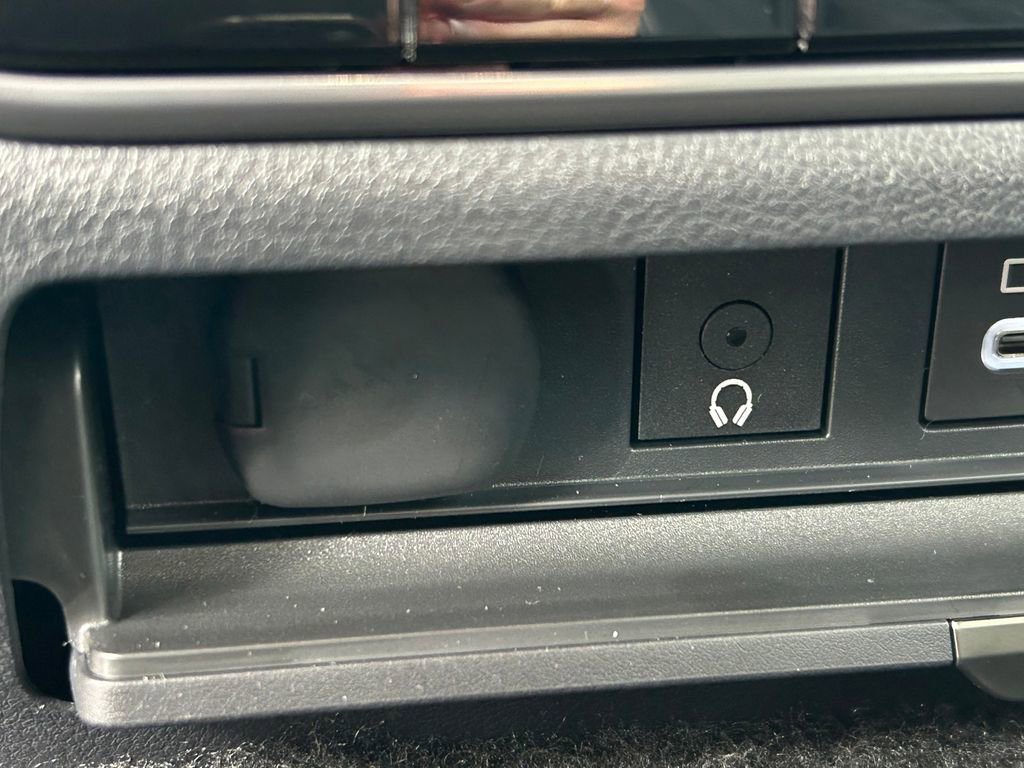 Used 2025 Lexus LX 700h Luxury image 25