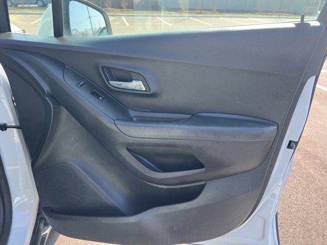 Used 2017 Chevrolet Trax LT w/ LT Convenience Package image 10