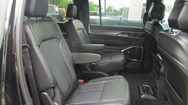 Certified 2025 Jeep Wagoneer L Series III w/ Premium Group I AWD/4WD image 10
