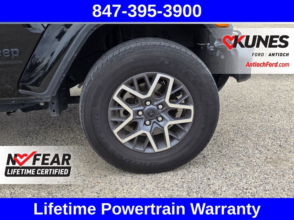Used 2025 Jeep Wrangler Unlimited Sahara AWD/4WD image 12