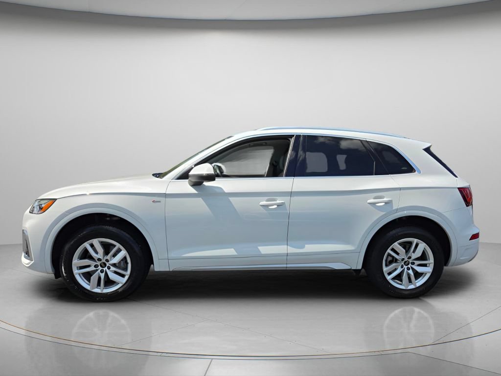 Used 2023 Audi Q5 2.0T Premium w/ Convenience Package AWD/4WD image 3