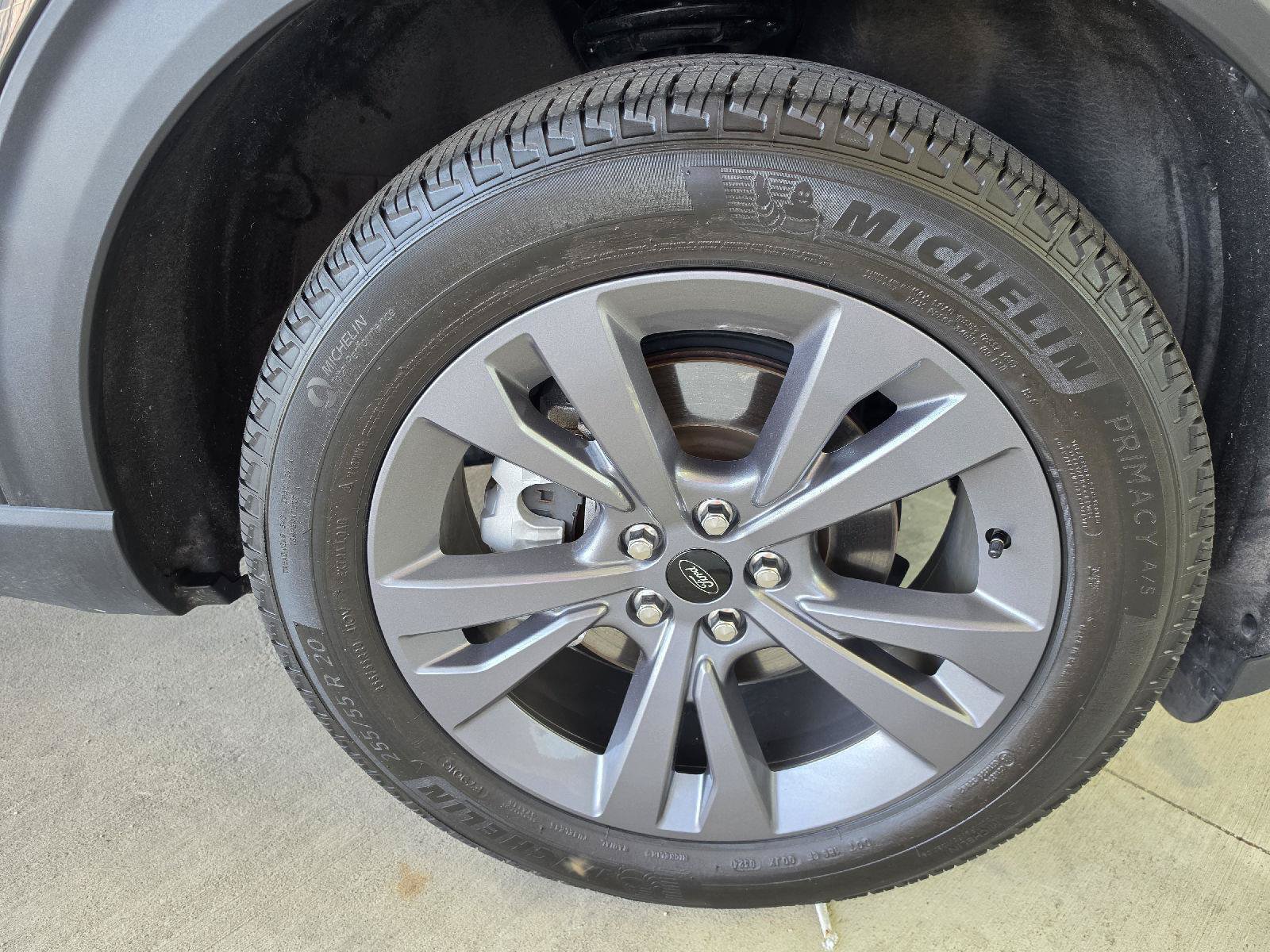 Used 2024 Ford Explorer XLT w/ Equipment Group 202A AWD/4WD image 10