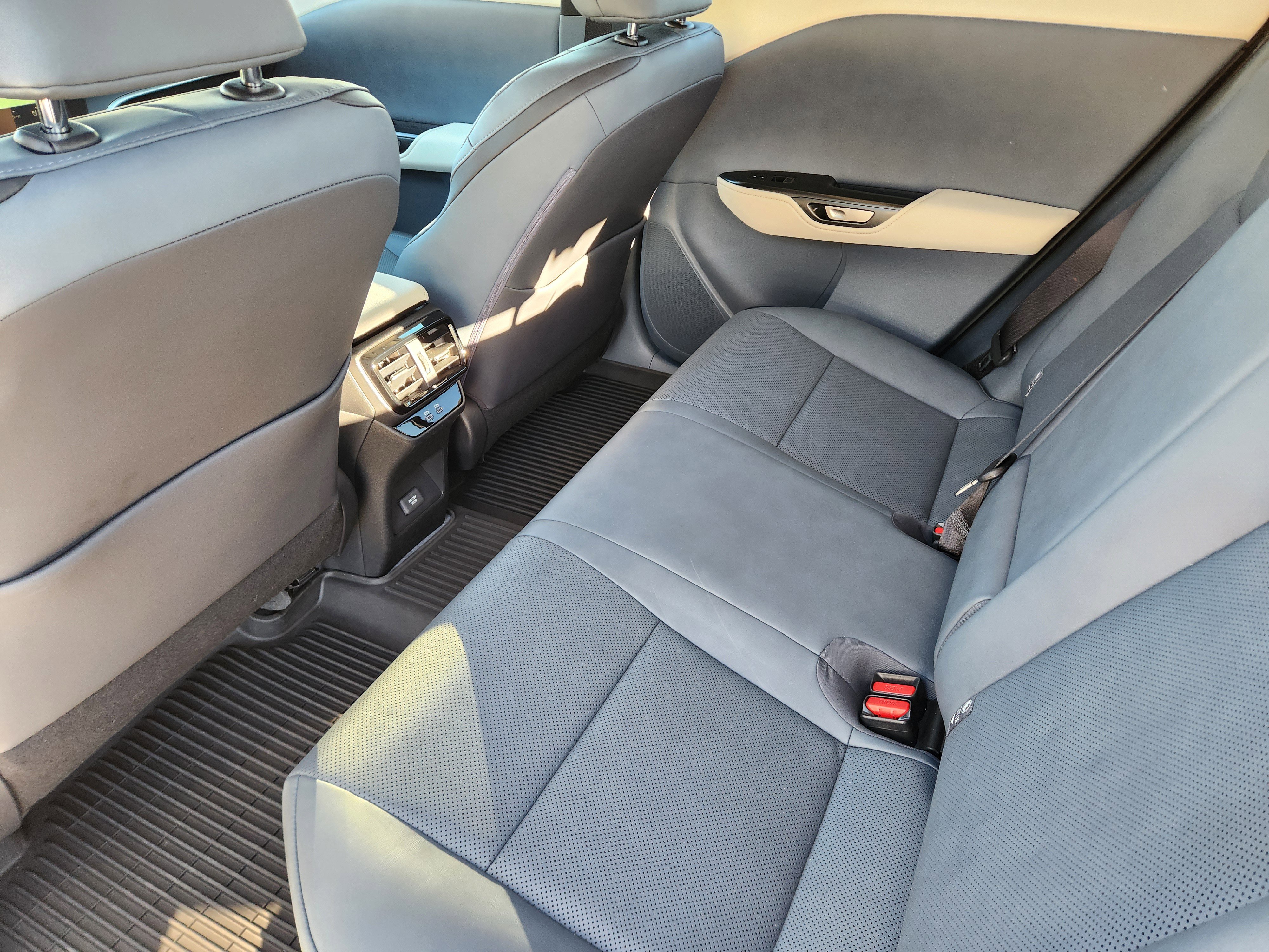 Used 2024 Lexus RZ 450e Premium image 36