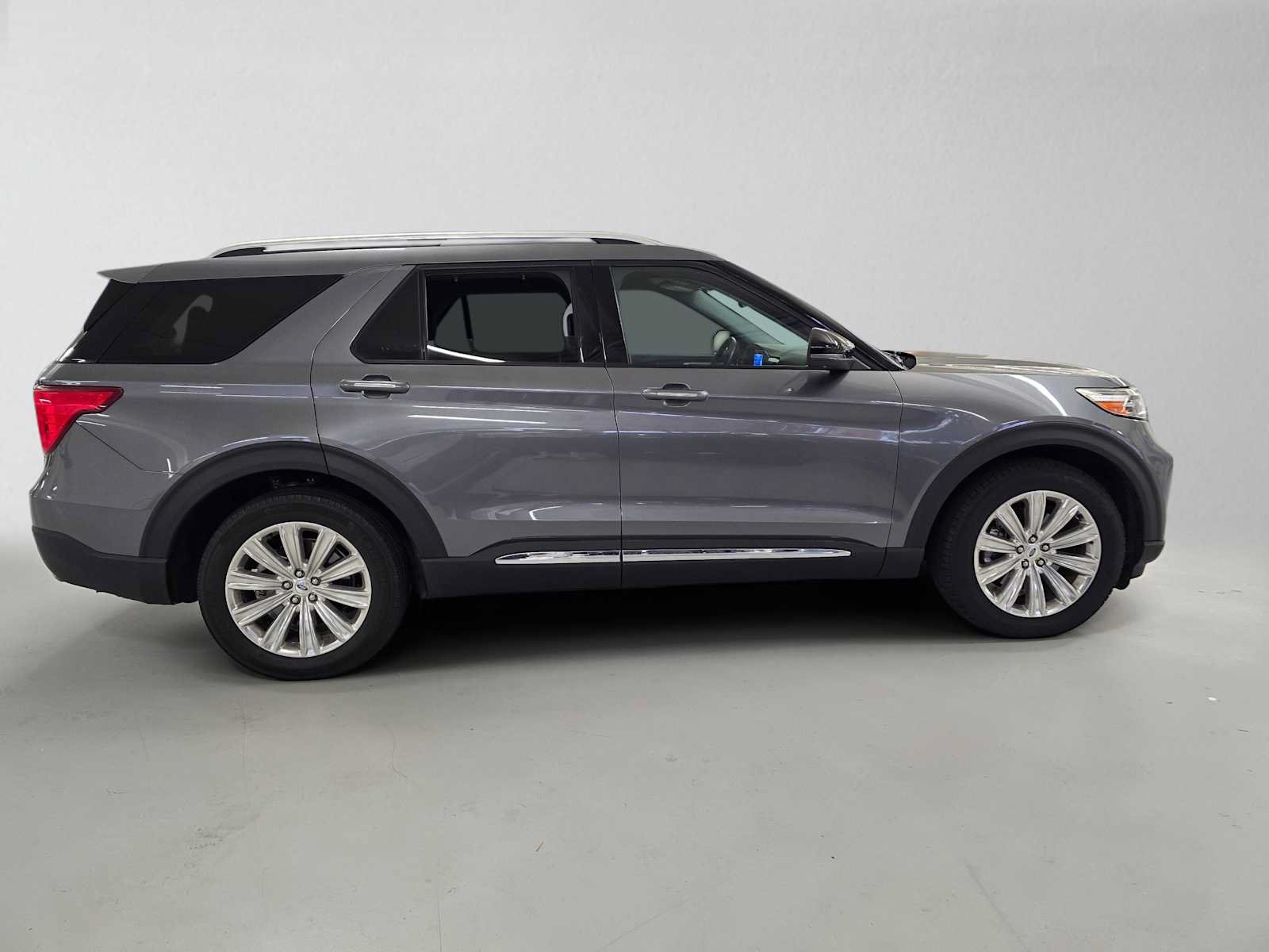 Used 2022 Ford Explorer Limited w/ Hybrid Equipment Group 310A RWD image 6
