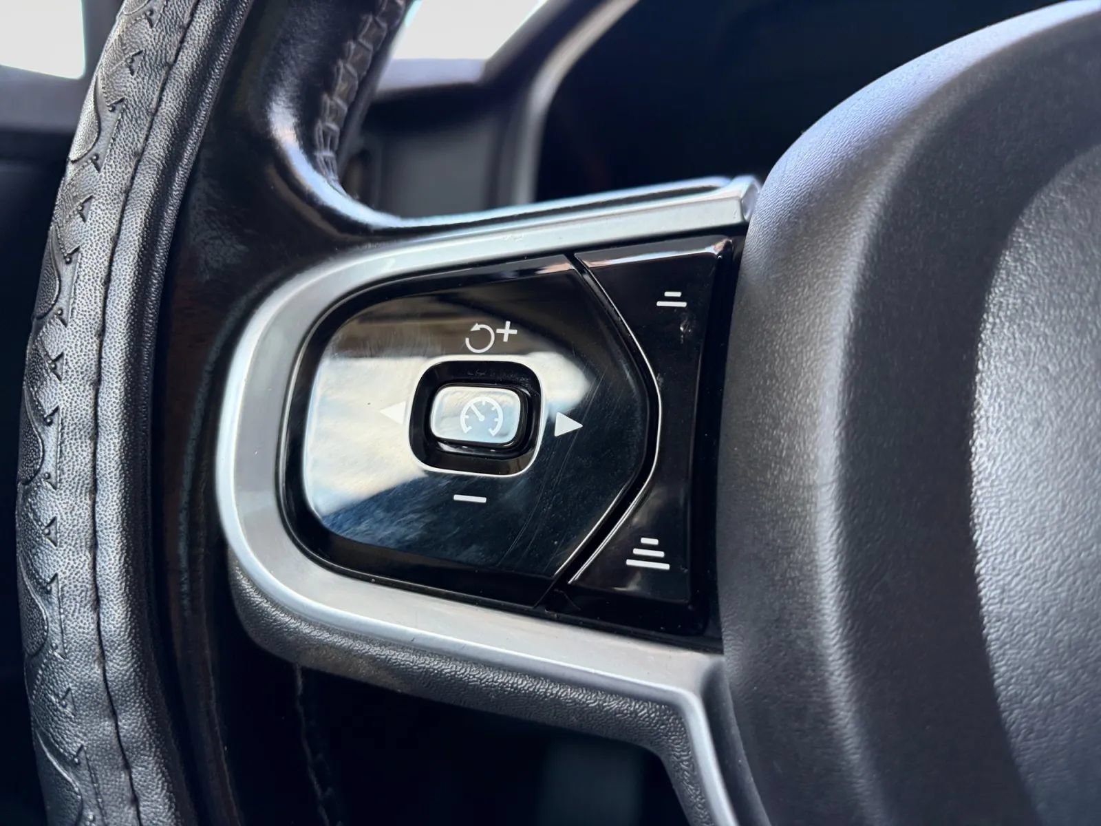 Used 2018 Volvo S90 T5 Momentum w/ Convenience Package FWD image 29