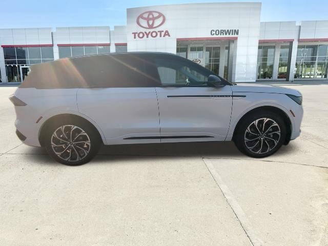 Used 2025 Lincoln Nautilus Reserve AWD/4WD image 8