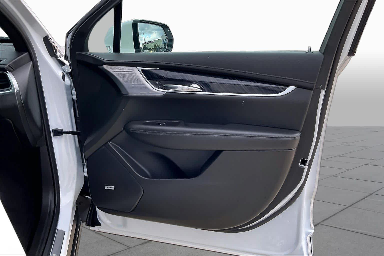 Certified 2025 Cadillac XT6 Premium Luxury FWD image 23