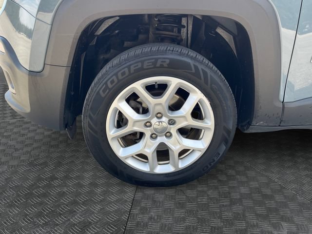 Used 2018 Jeep Renegade Latitude w/ Cold Weather Group AWD/4WD image 14