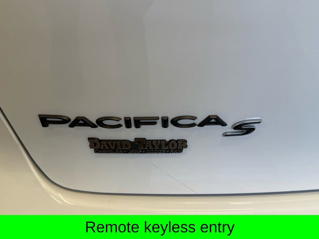 Used 2025 Chrysler Pacifica Limited image 8