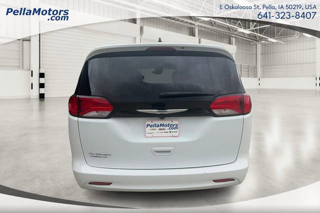 Used 2023 Chrysler Voyager LX FWD image 4