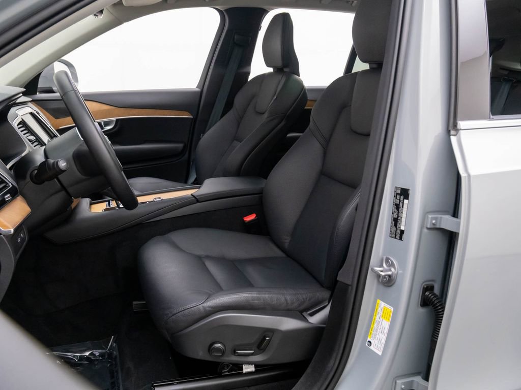 Used 2024 Volvo XC90 T8 Plus w/ Protection Package Premier image 17