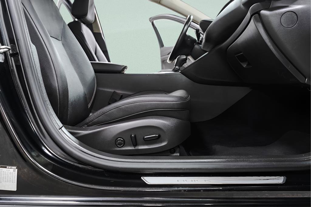 Used 2019 Buick Regal Essence w/ Driver Confidence Package I FWD image 33