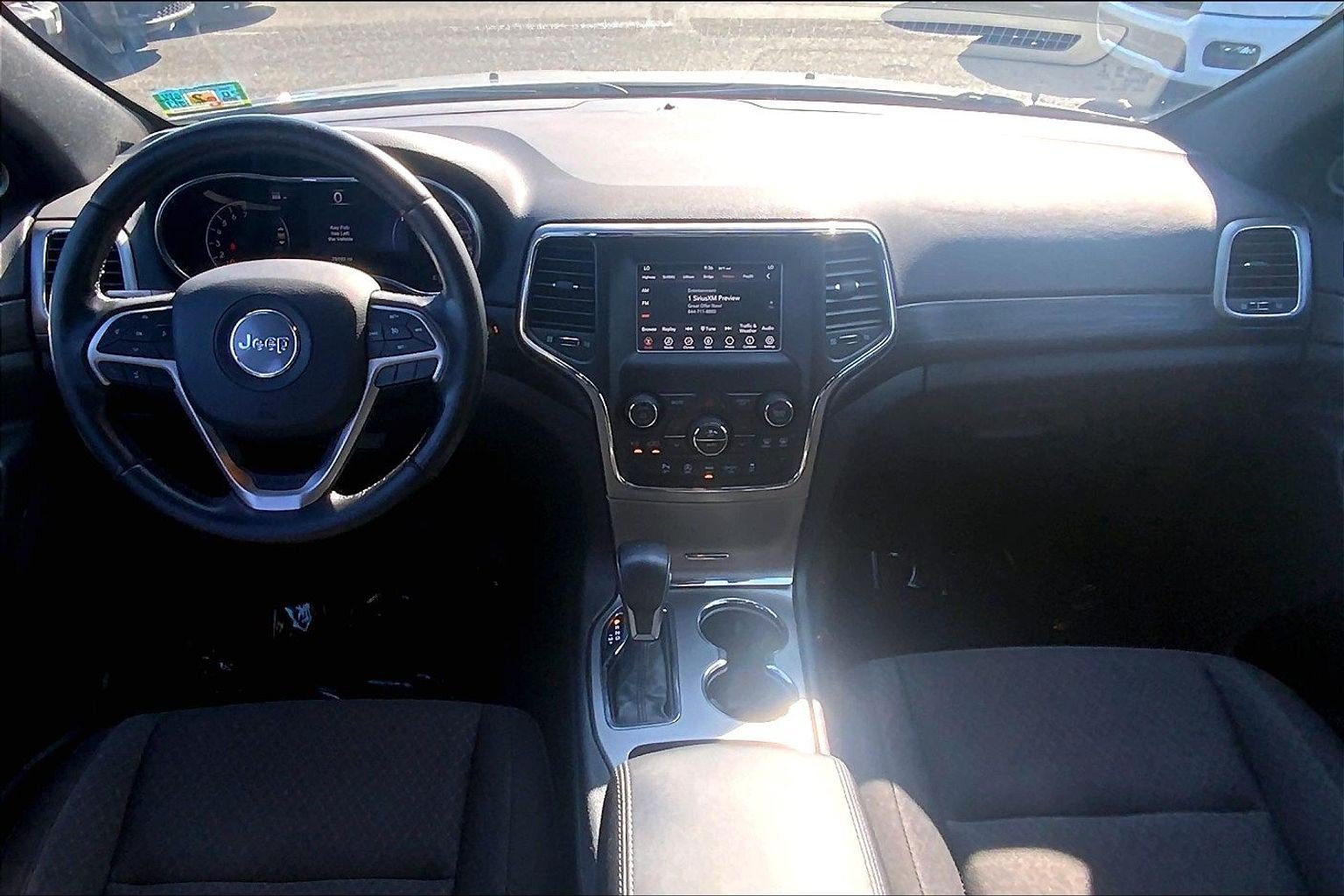 Used 2020 Jeep Grand Cherokee Laredo AWD/4WD image 14