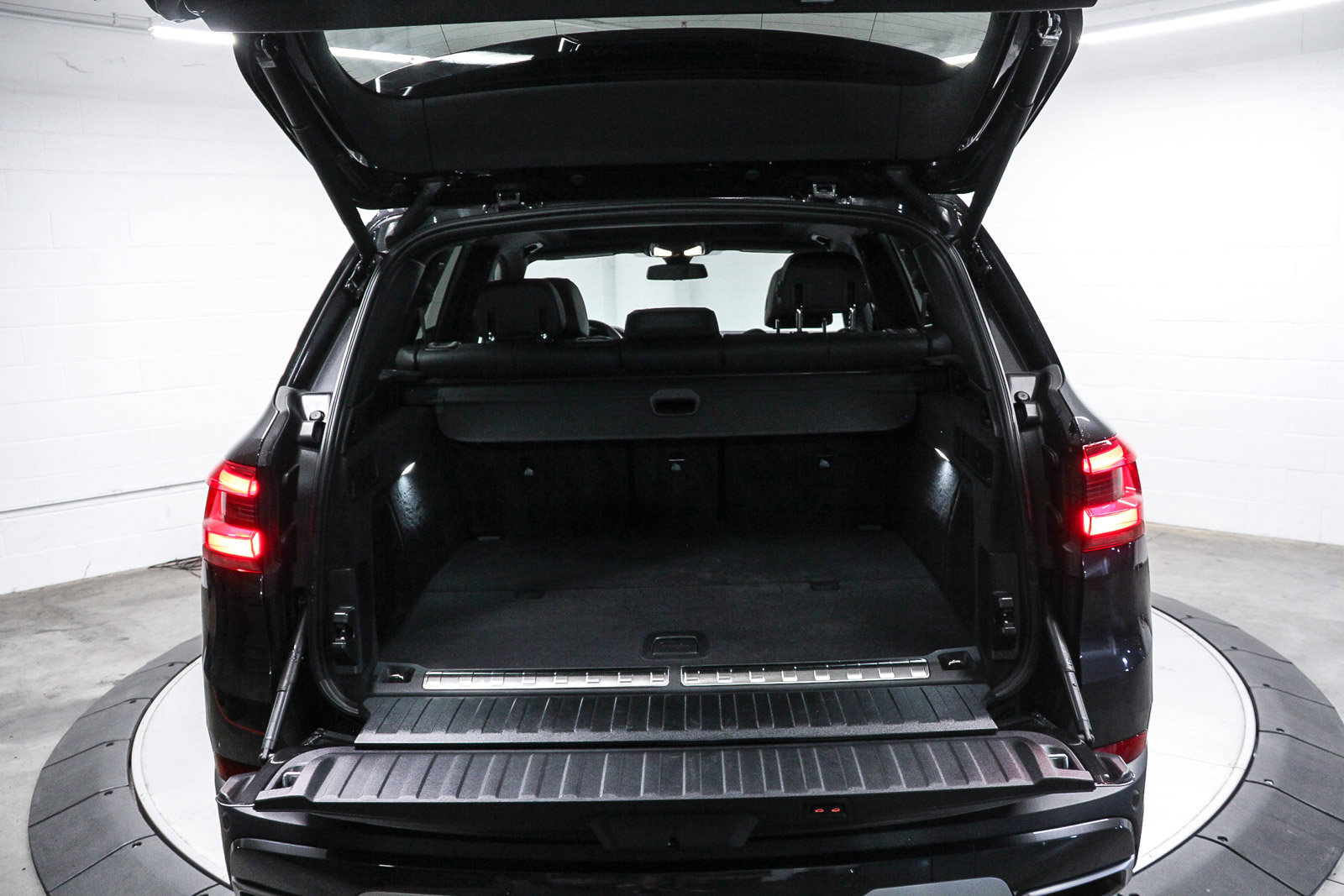 Certified 2023 BMW X5 xDrive45e w/ Parking Assistance Package image 26