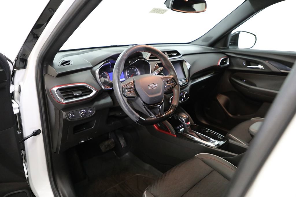 Used 2021 Chevrolet TrailBlazer RS w/ Sun and Liftgate Package image 9