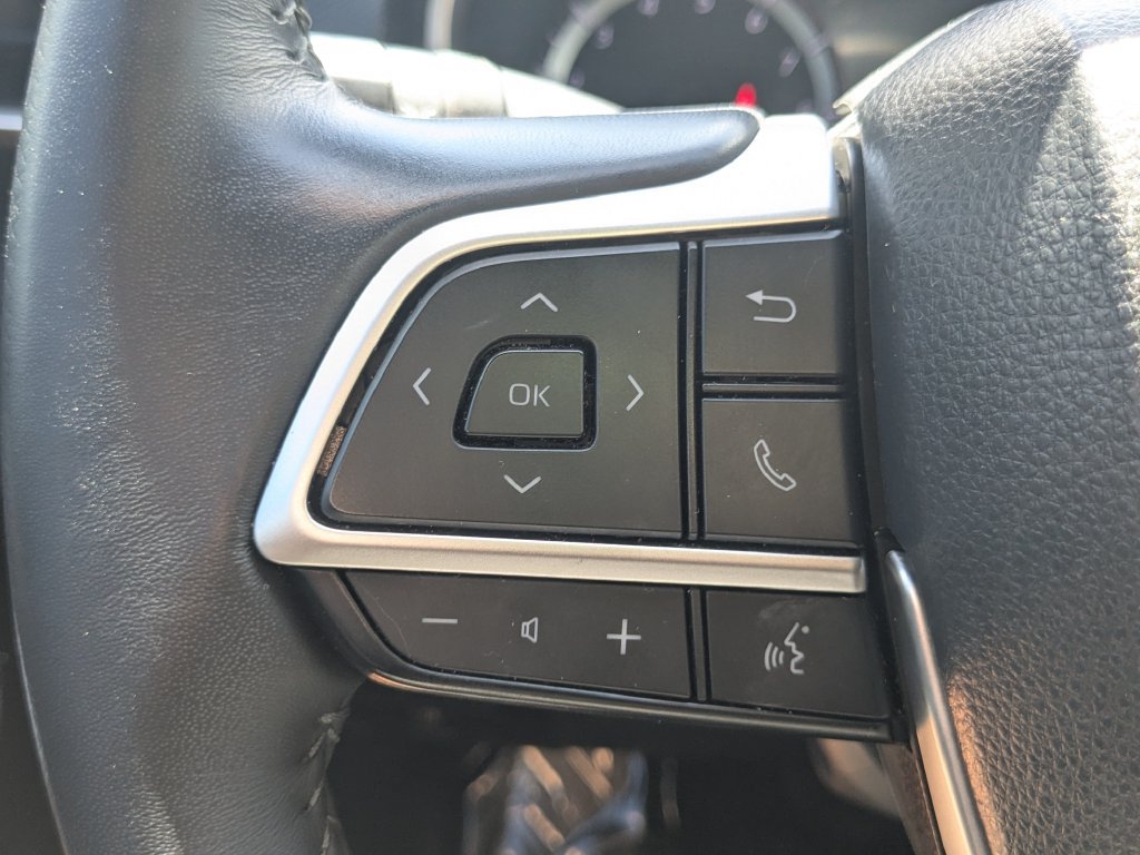Used 2024 Toyota Highlander XSE FWD image 12