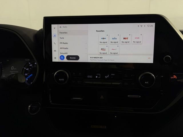 Used 2023 Toyota Highlander XLE image 22