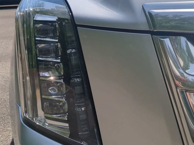 Used 2020 Cadillac Escalade Luxury AWD/4WD image 9