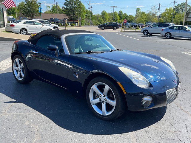 Used 2007 Pontiac Solstice Convertible w/ Premium Package RWD image 10