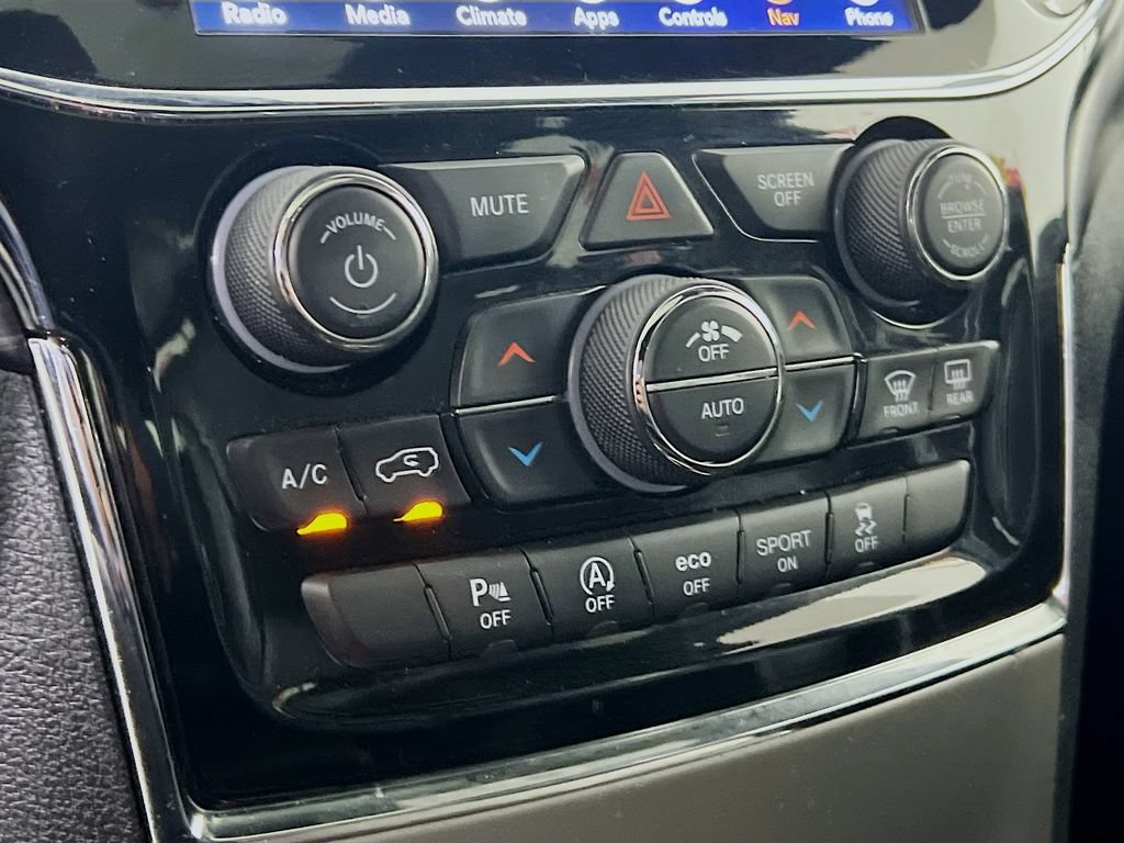 Used 2019 Jeep Grand Cherokee Altitude AWD/4WD image 8