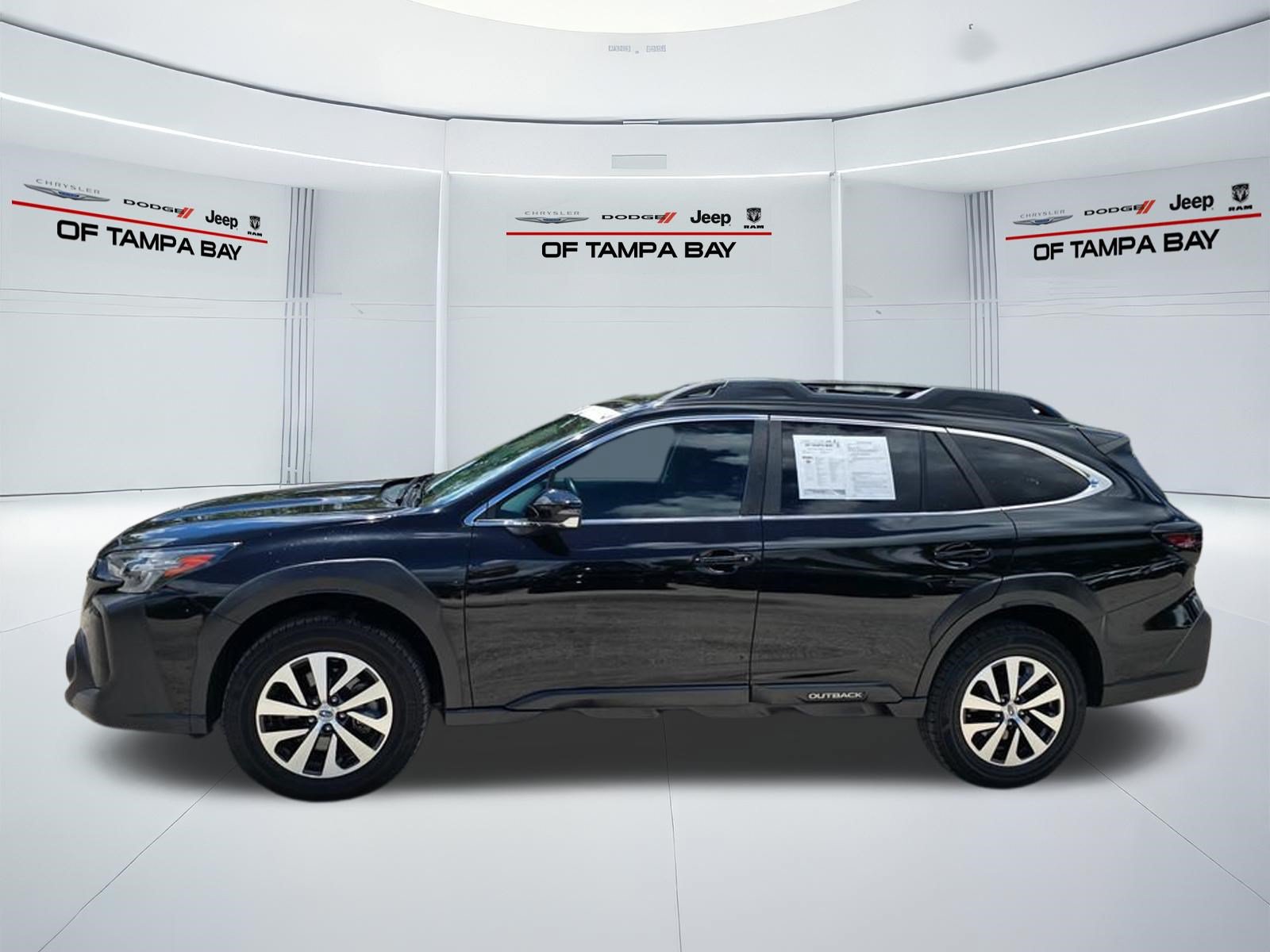 Used 2024 Subaru Outback Premium AWD/4WD image 3