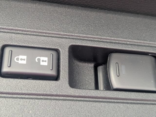 Used 2025 Nissan Frontier PRO-4X AWD/4WD image 30