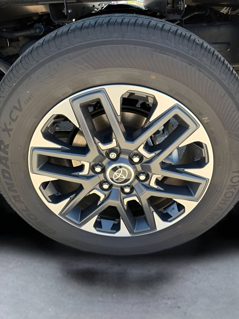 Used 2024 Toyota Tundra Limited AWD/4WD image 23
